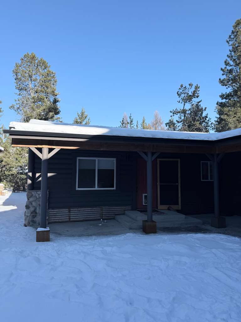 Home's outside view.