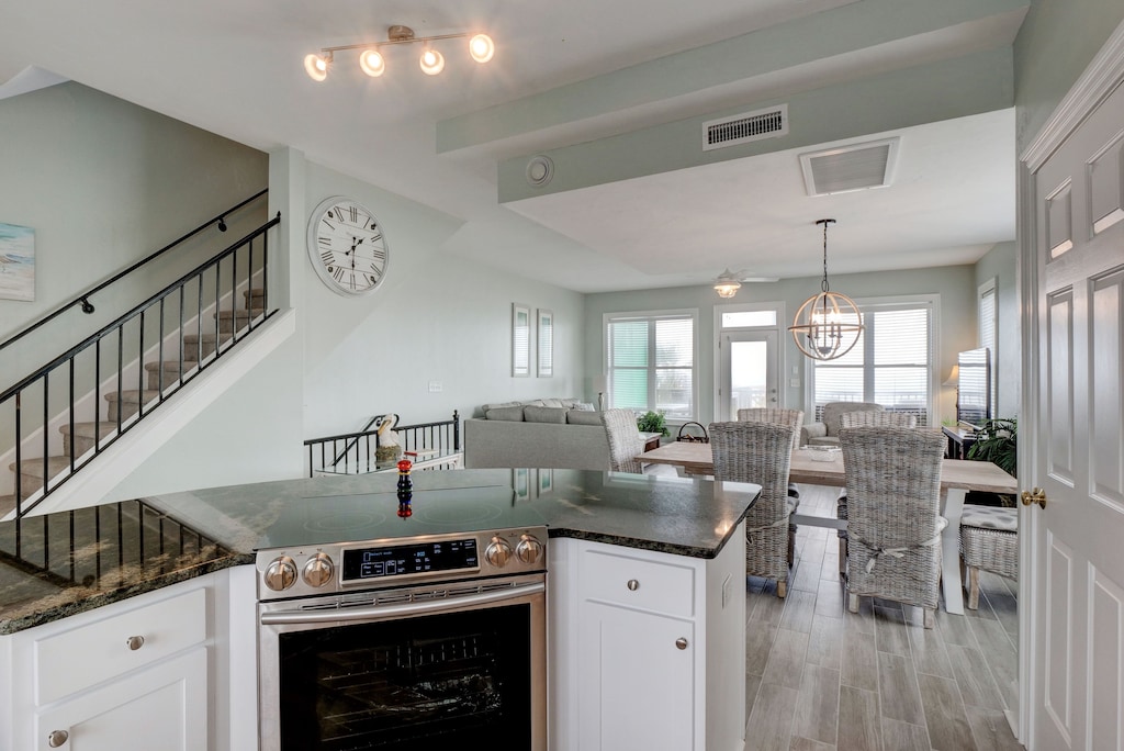 Welcome to Stars! Left side of Duplex