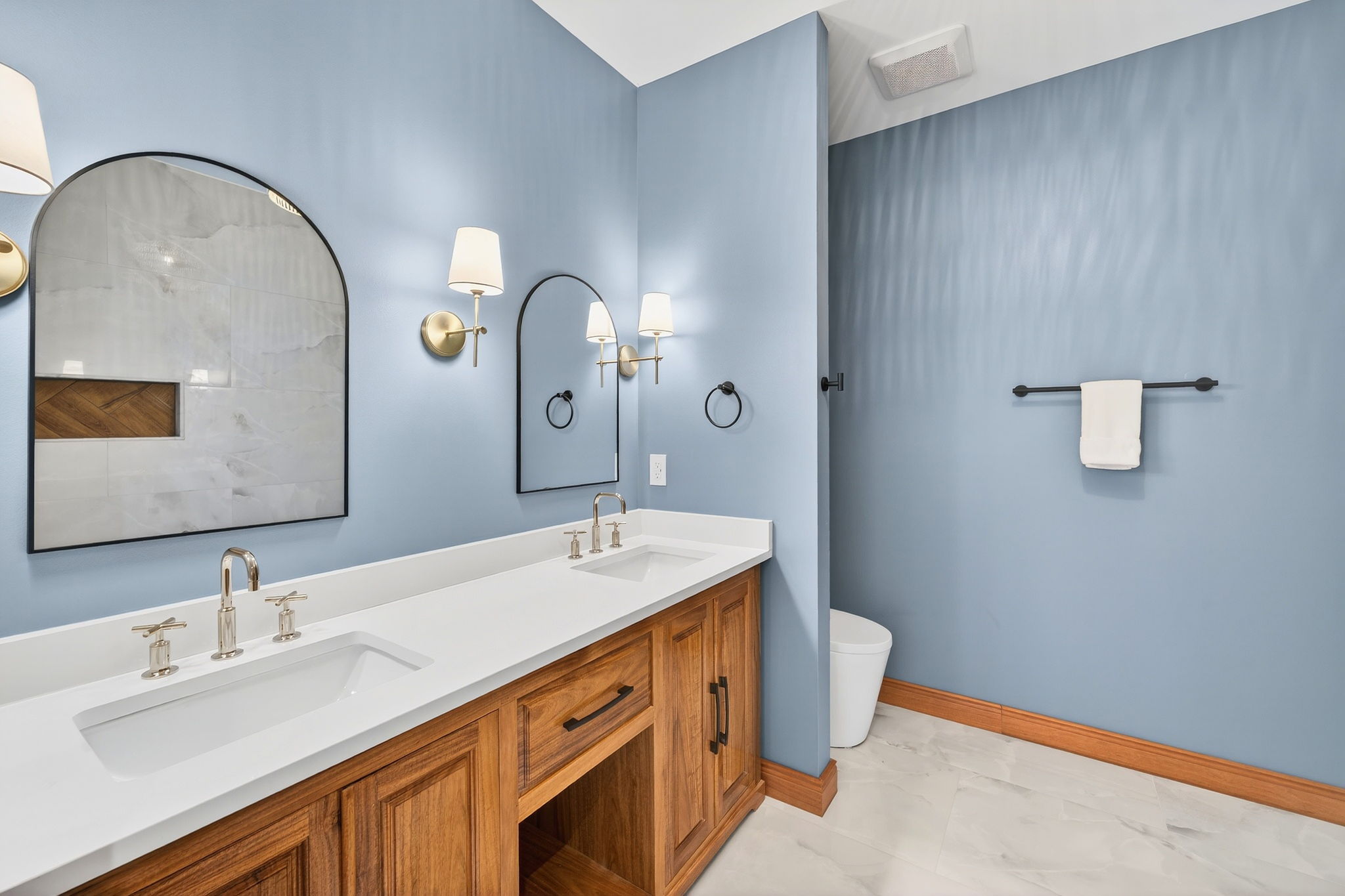 Ensuite Bath 7 | Rosewood Retreat | 2605 Palm Blvd, Isle of Palms, SC | IOP Escapes
