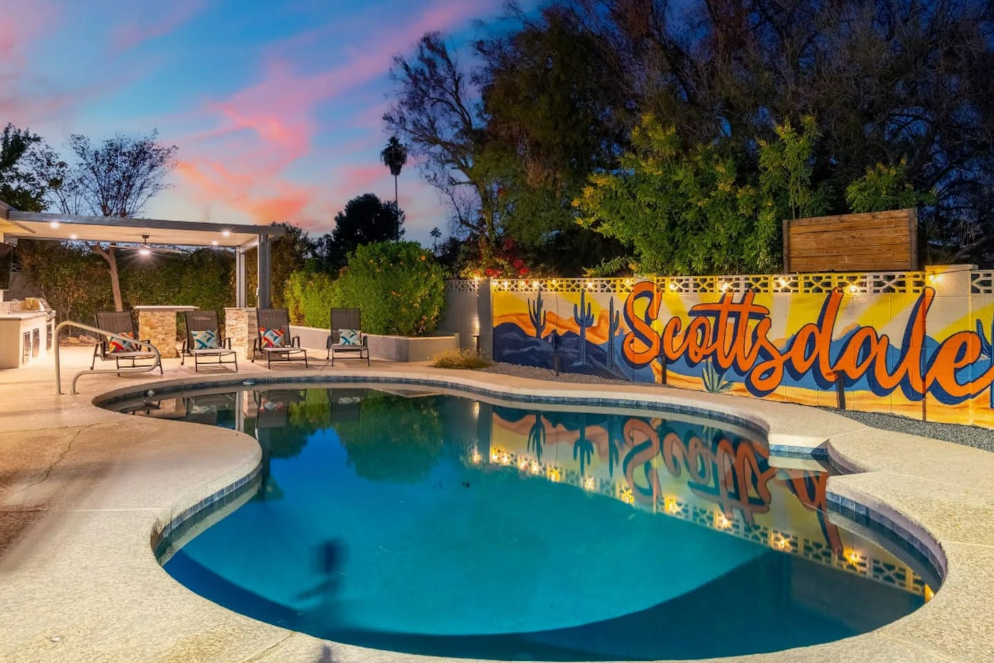 As the sky turns pink, the pool and mural light up together, easily one of the most striking times of day to be outside.