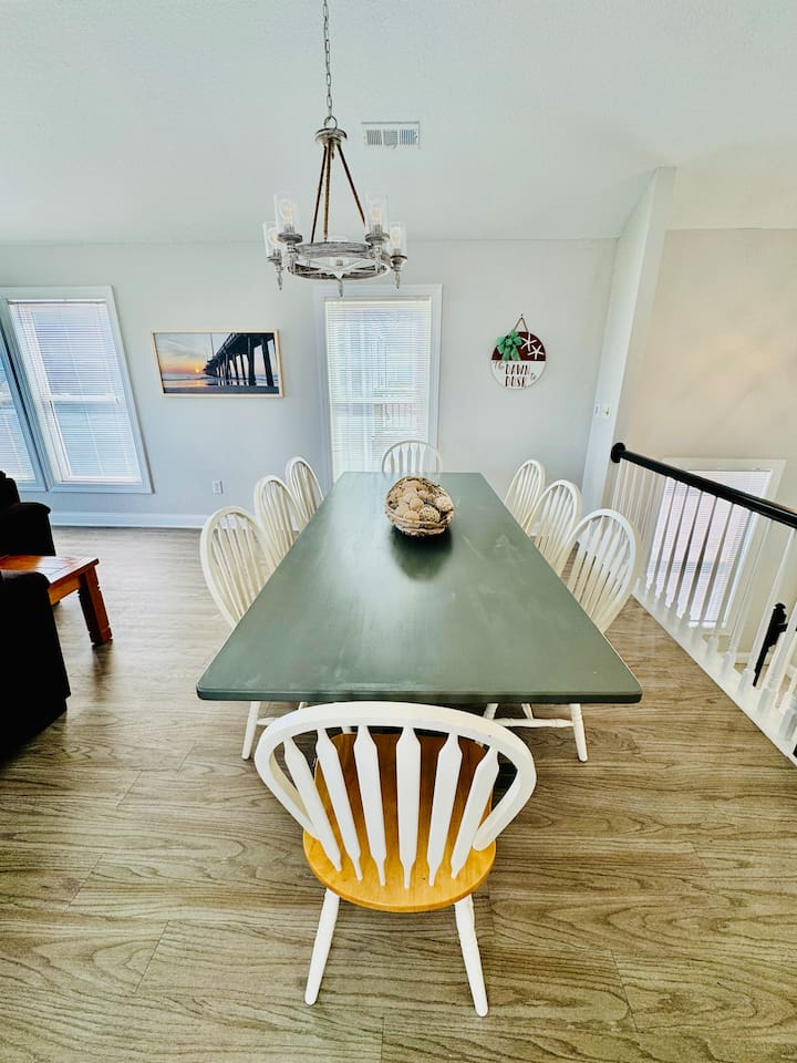Perfect spot to share laughs and meals together!