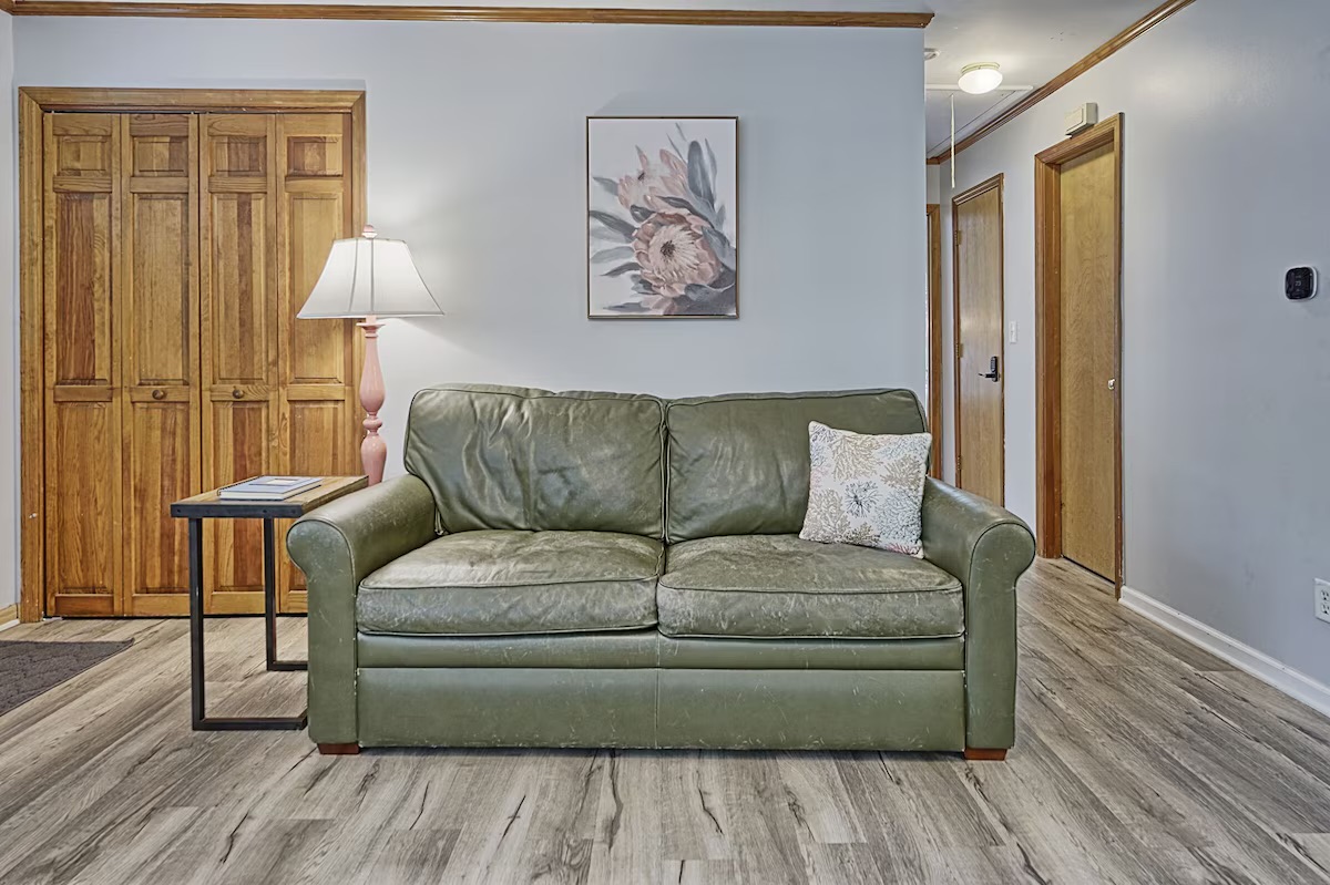 25 21st Avenue | Seas the Day | Living Room | IOP Escapes