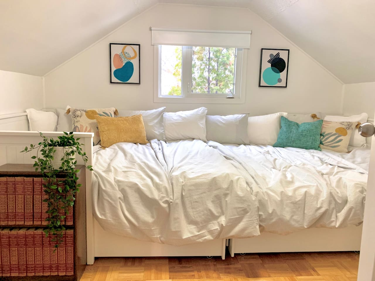 Second Bedroom – Slumber Party Setup
Optional slumber party setup accommodates up to five total guests, with additional sleeping in the second bedroom. A $75 per stay fee applies when this configuration is selected.