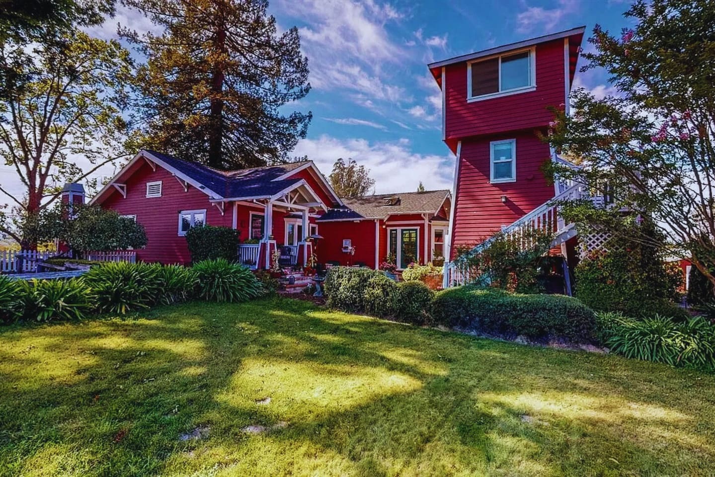 Welcome to Ross Ridge Vineyard - your peaceful retreat in Sebastopol!