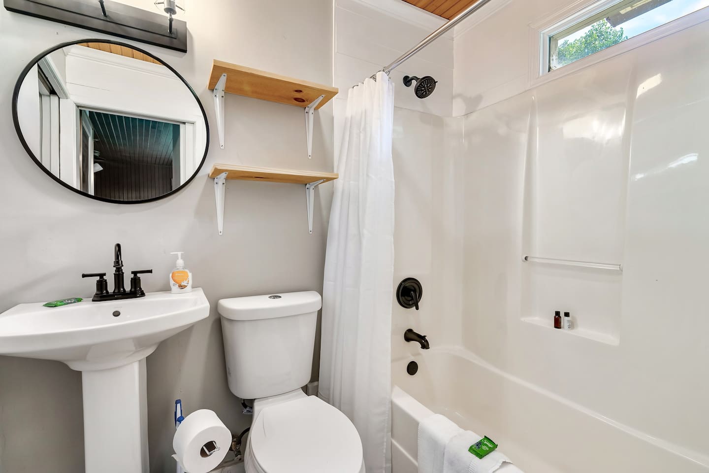 Ensuite bathroom - main floor