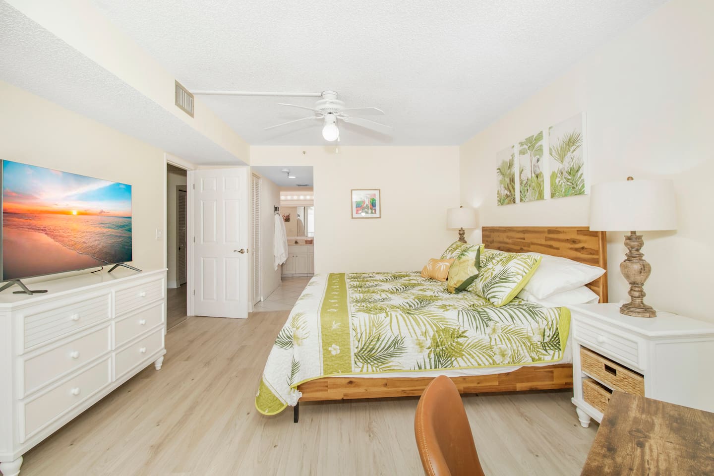 King size master bedroom with pool/gulf views and patio access. 