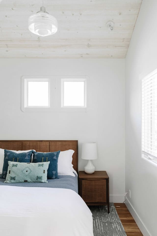 Queen bedroom with Closet