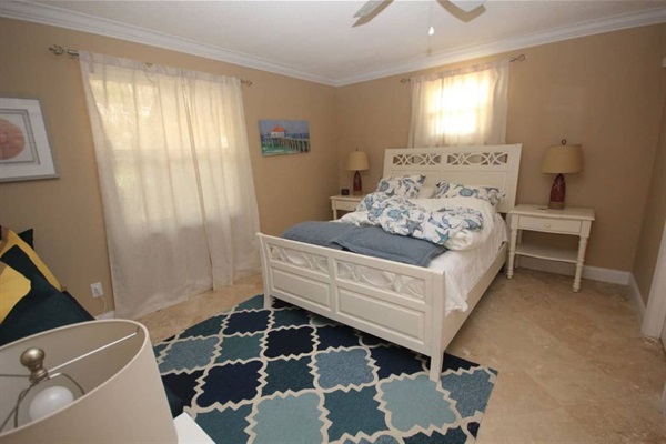 Guest Bedroom w/Queen