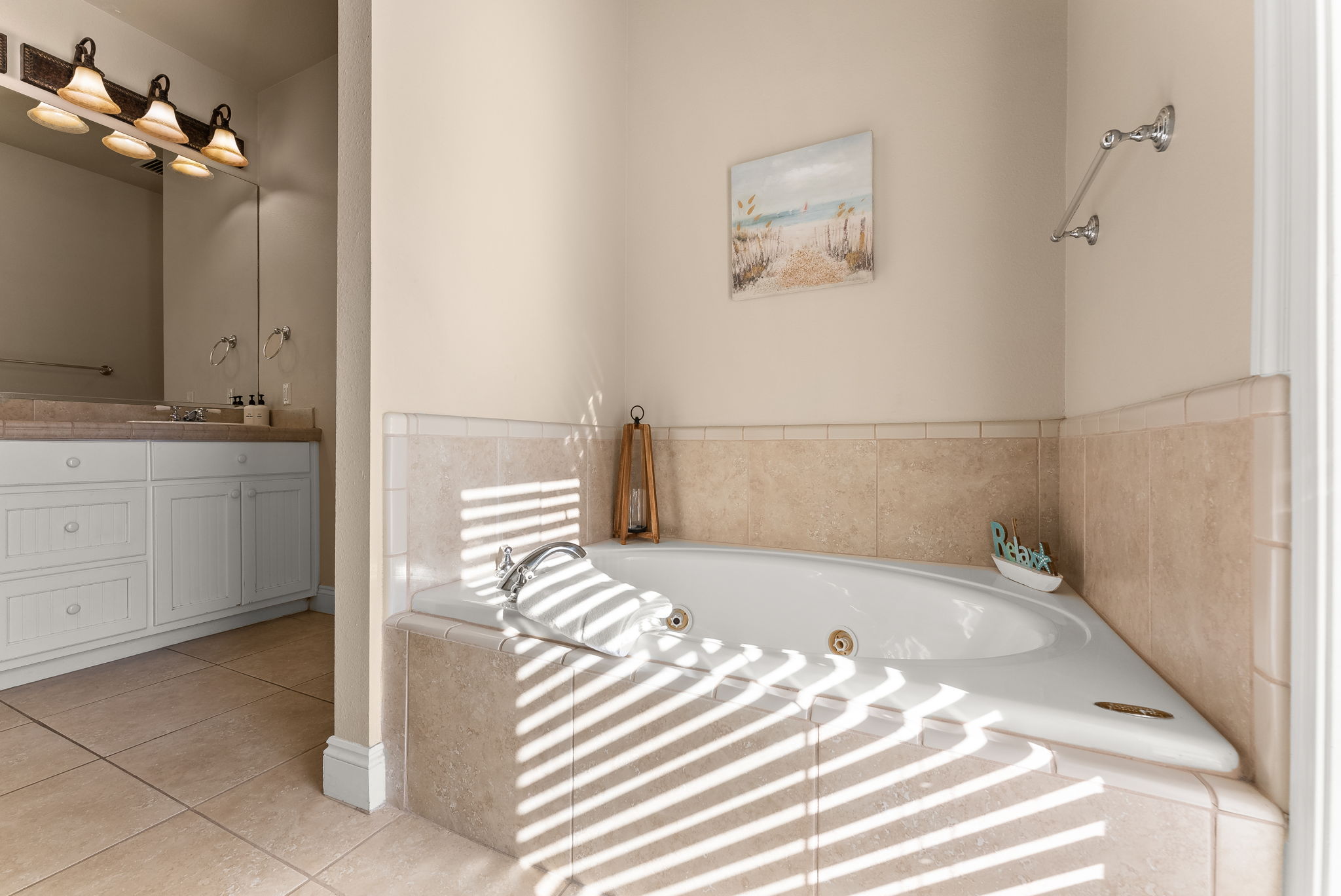 Spa-Style Garden Tub for Ultimate Relaxation