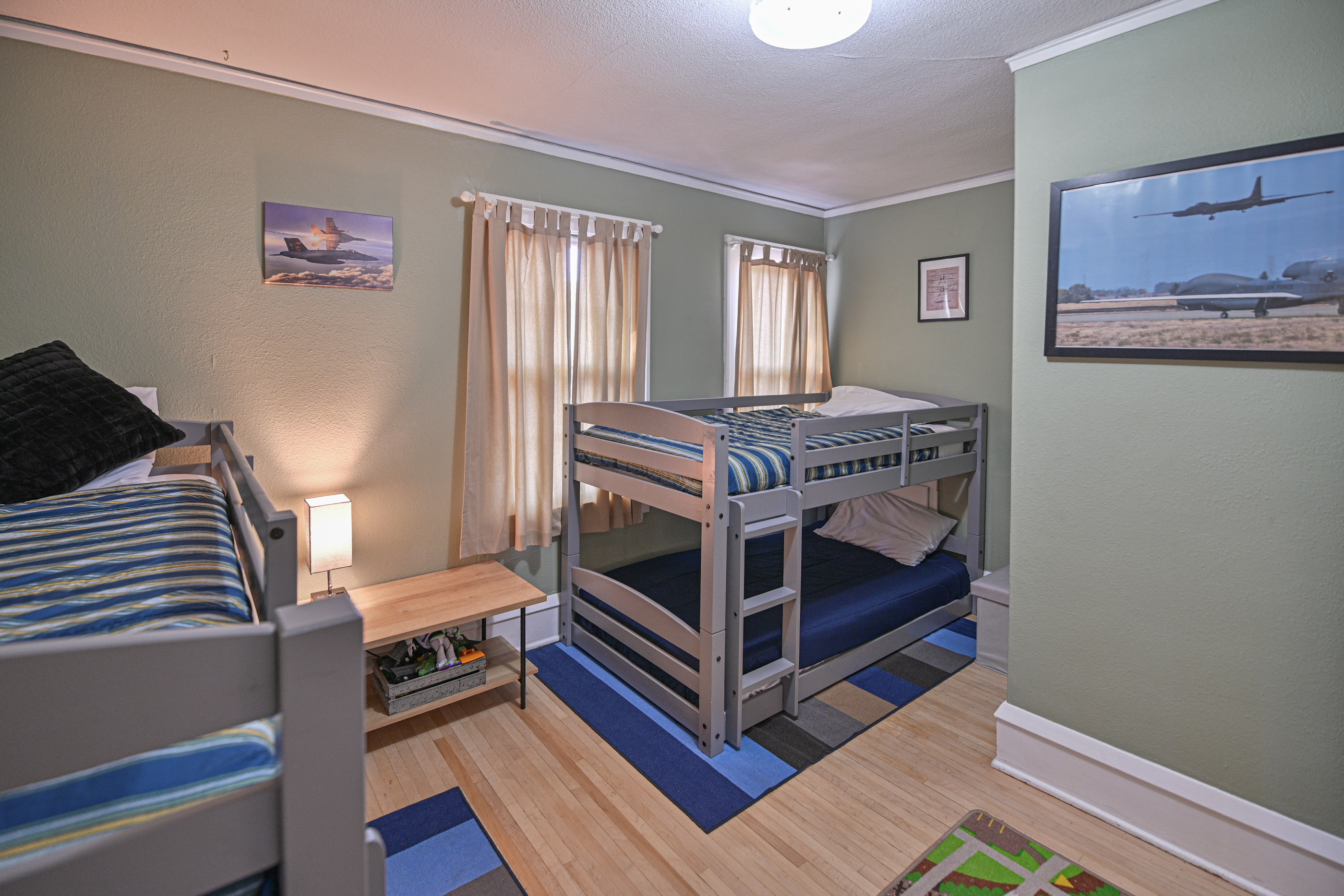 4 Twin Beds
