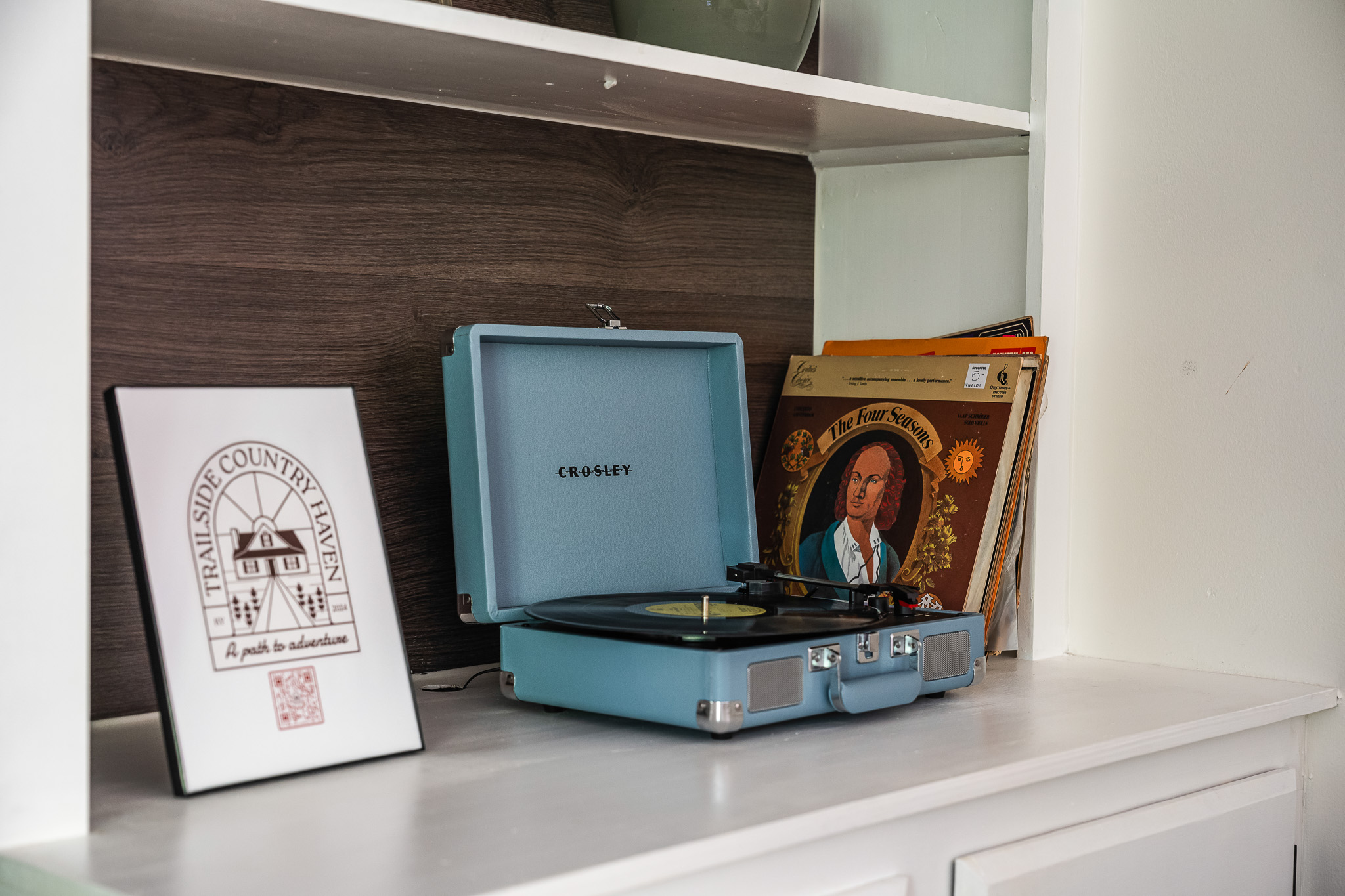 Drop the needle, set the tone Spin some vintage vinyl and let the cozy vibes roll. This Crosley turntable adds just the right touch of retro charm. 🎶📀🪄Plays vinyl records and also bluetooth player