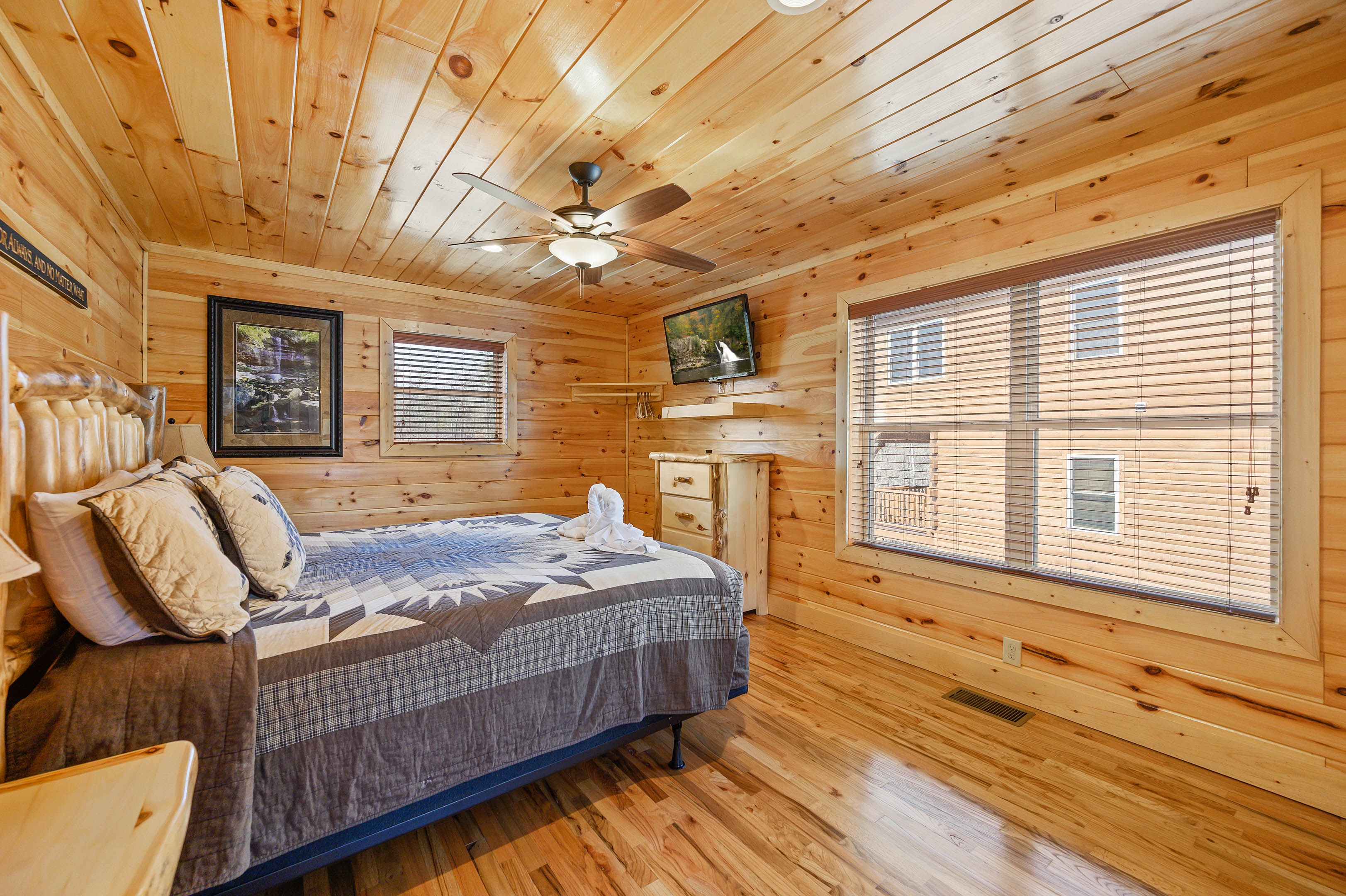 Bed 5: King, TV, En-suite full bath, upper level