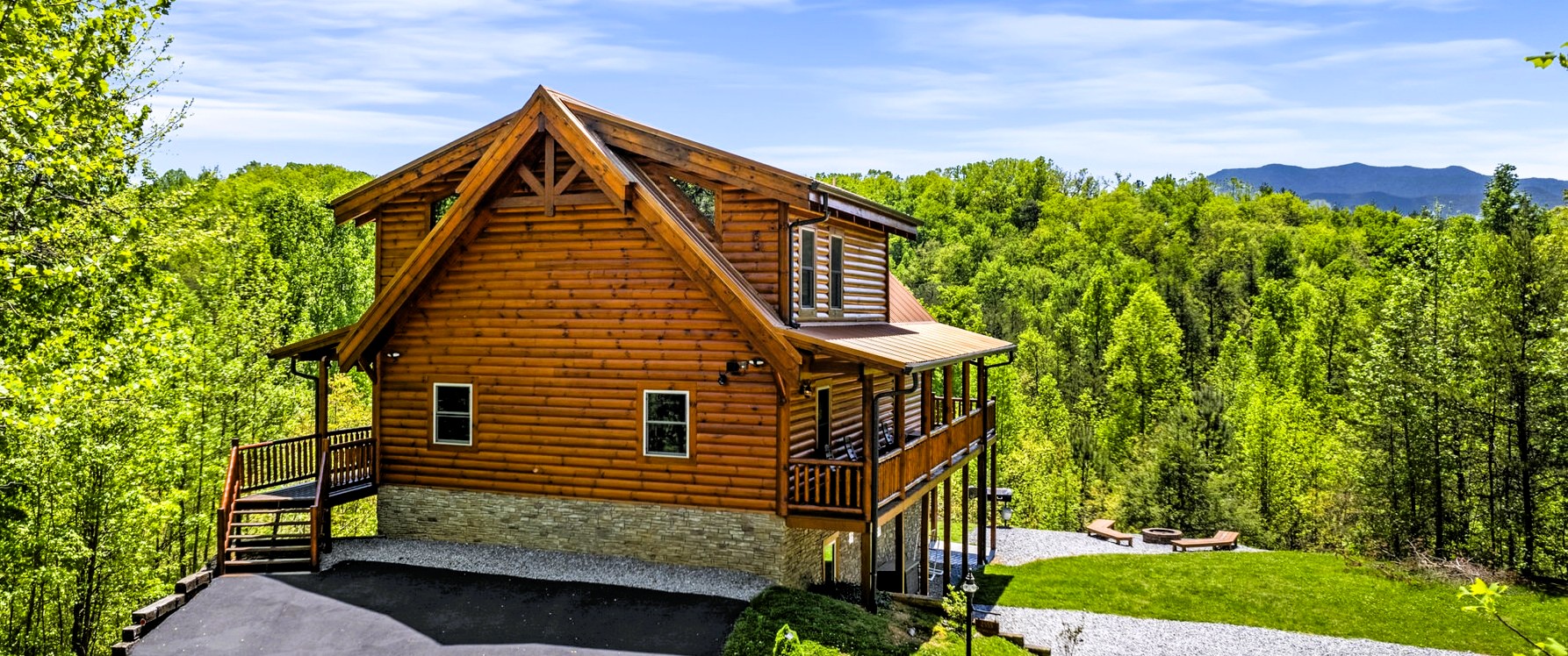 Ridge View Lodge exterior in the Smoky Mountains