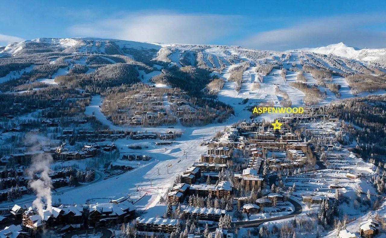 Short walk (<300') to skiing, restaurants, shops, shuttle bus, and more - even better than staying in the Snowmass Base Village!