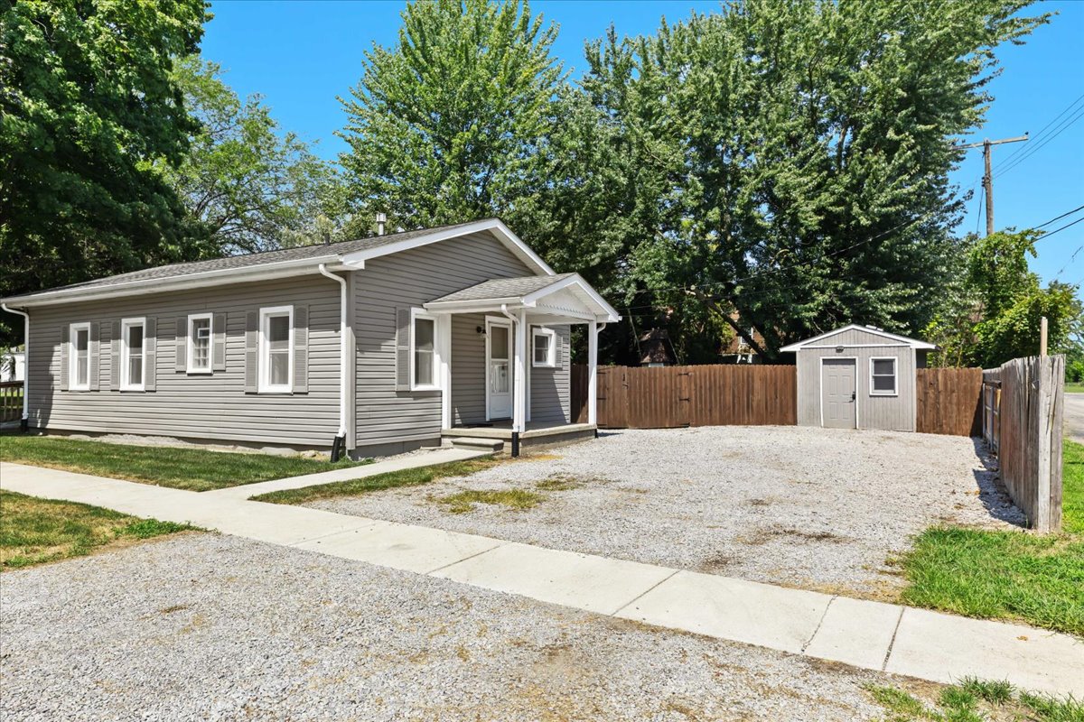 Private driveway with plenty of hassle-free parking