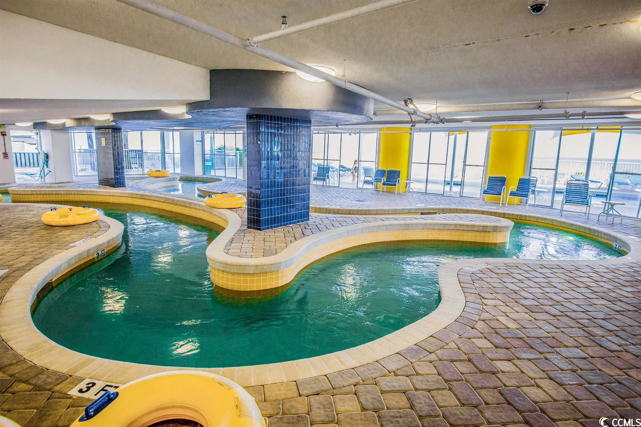 Indoor lazy river