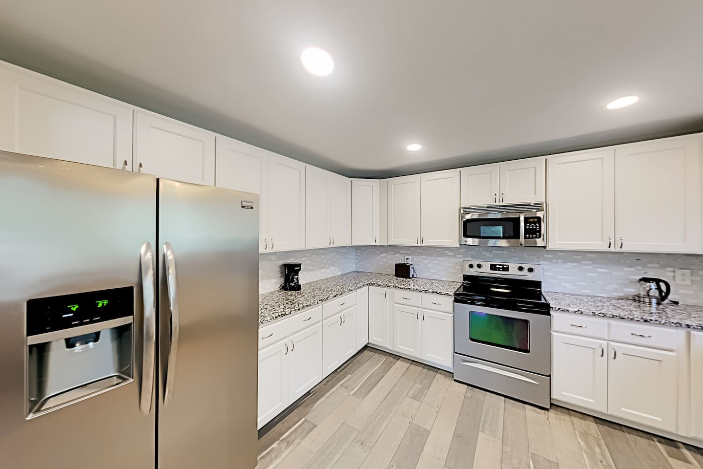 Gourmet Kitchen: Cook up a feast in this modern space with sleek appliances and stylish decor!