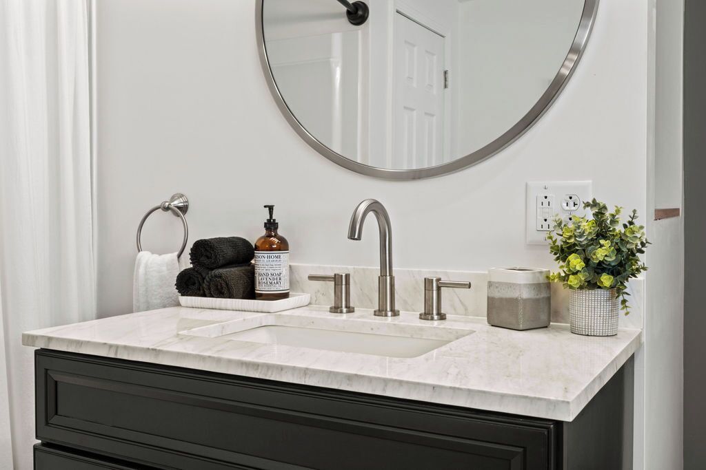 Primary en-suite bath