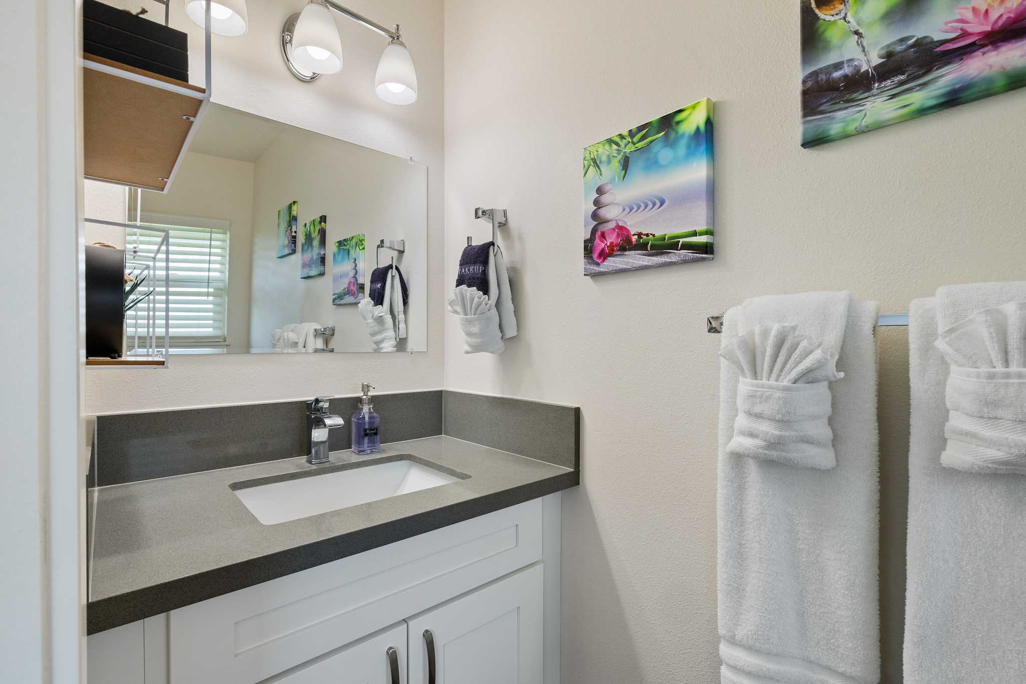 Ensuite half bath in master