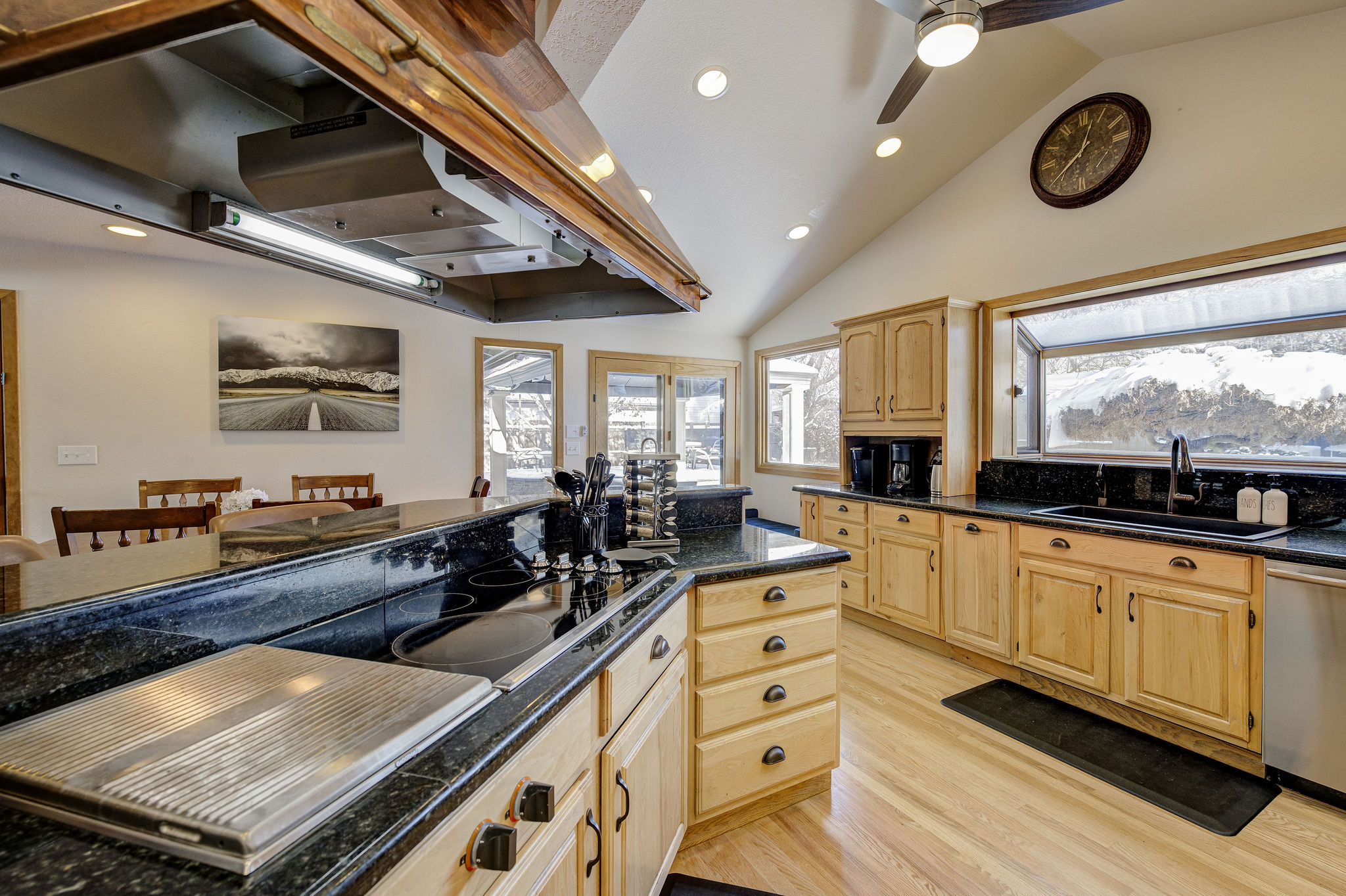 Chef kitchen perfect for cooking meals with your friends and family!