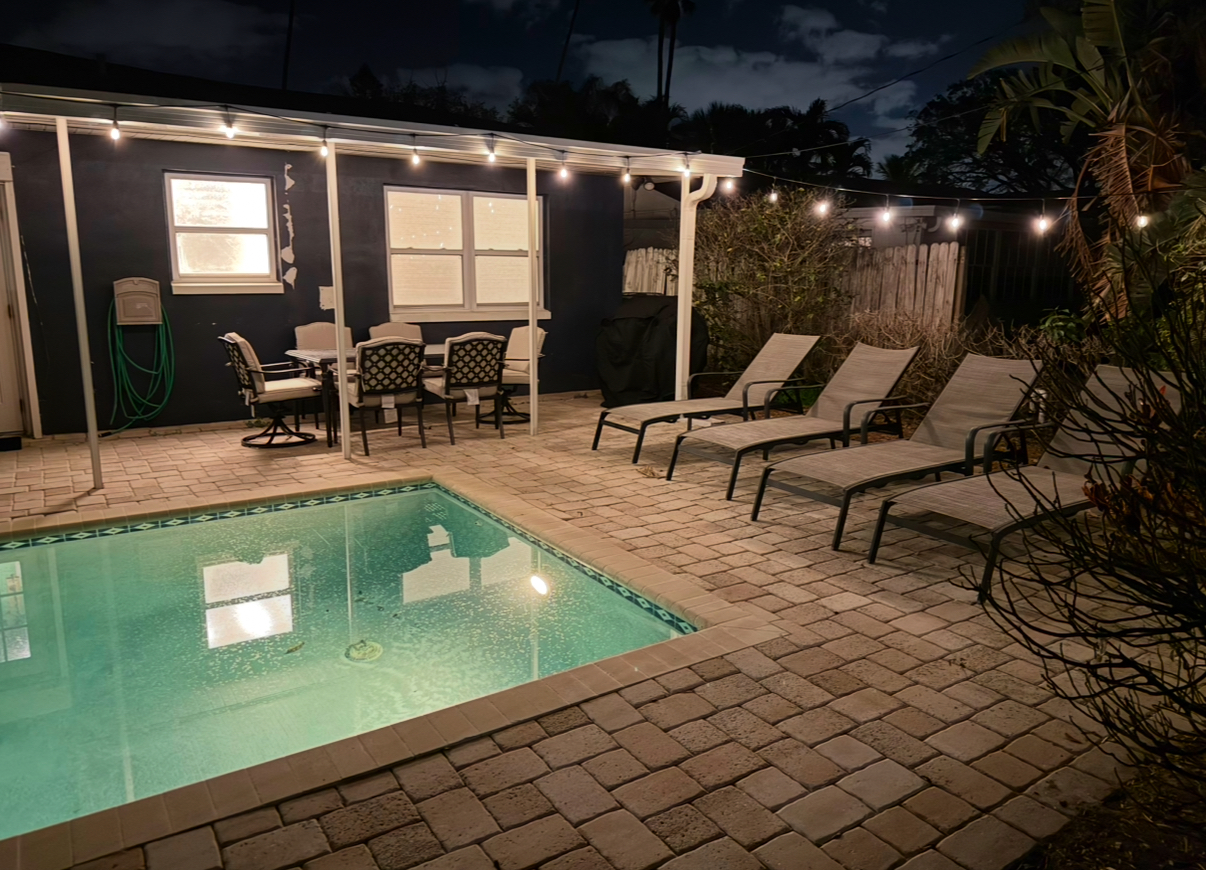 Walk to beach/Hot Tub/Pool/New Remodel 4