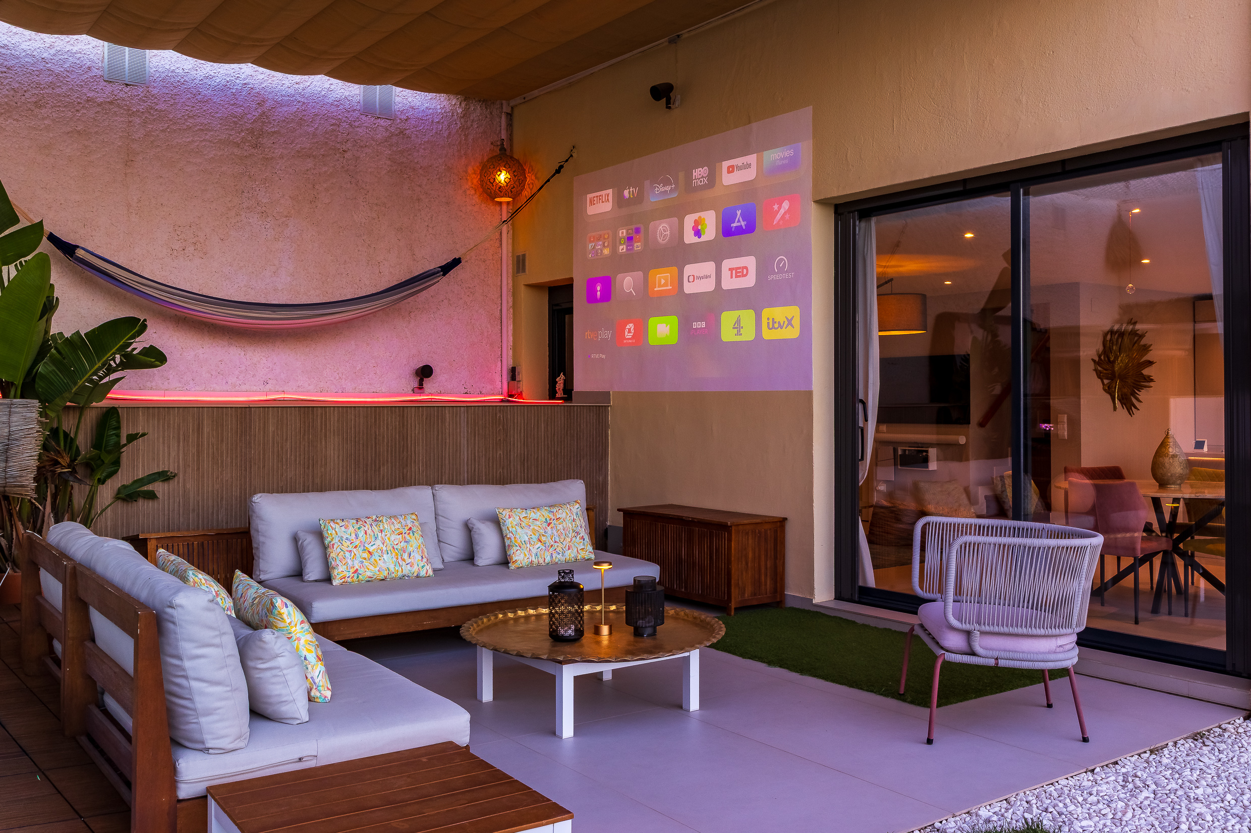 Outdoor cinema lounge for memorable evenings by the sea