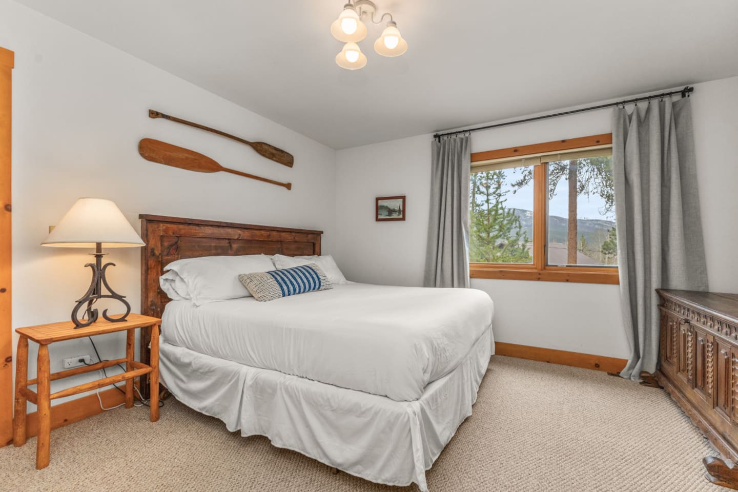 Upstairs Bedroom 3  with King Bed