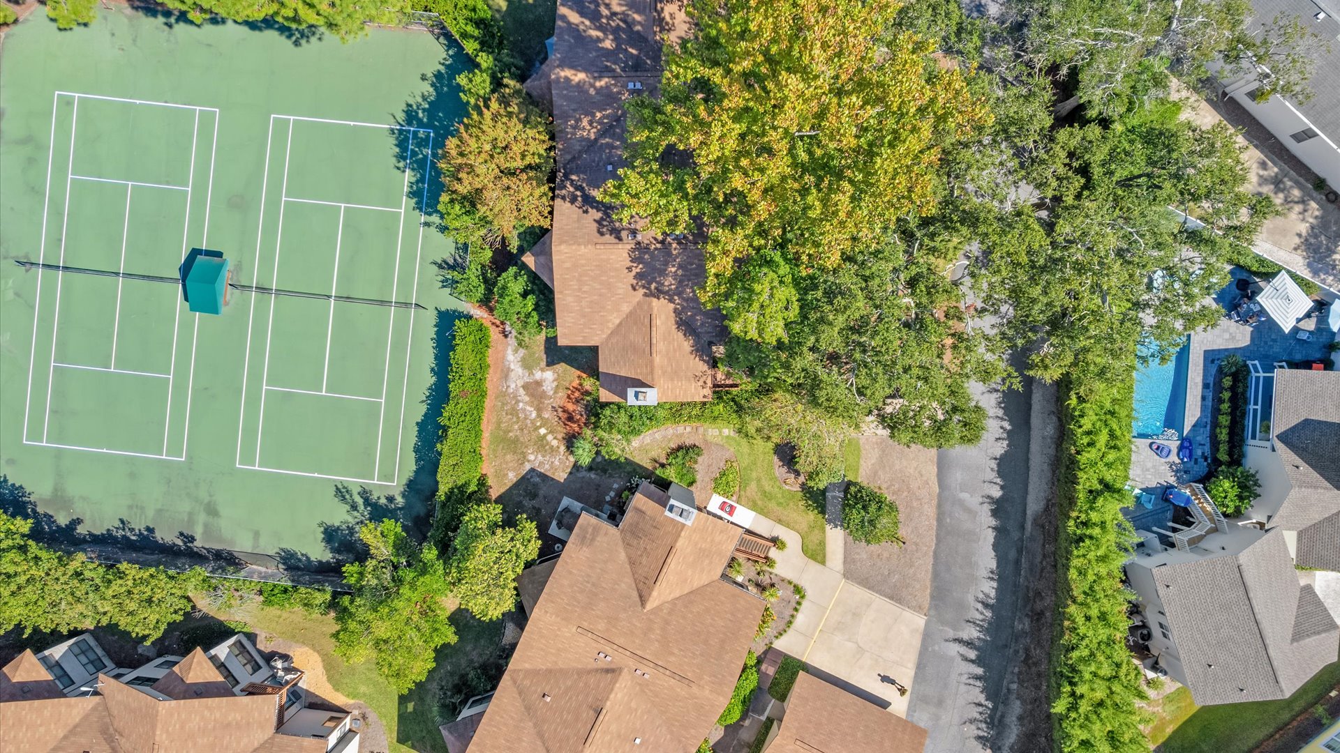 Tennis aerial