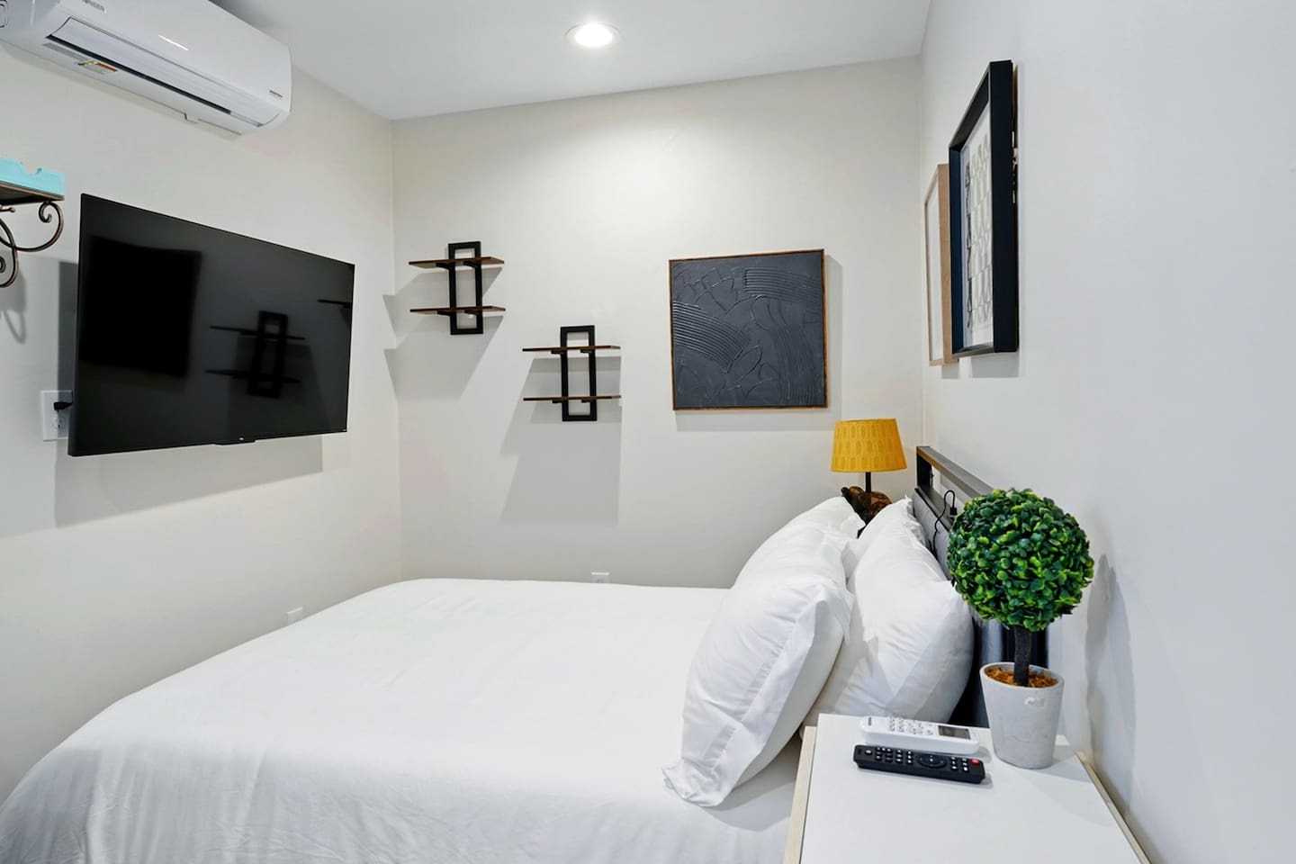 Bright 1BR close to Five Points w/ Kitchen 2