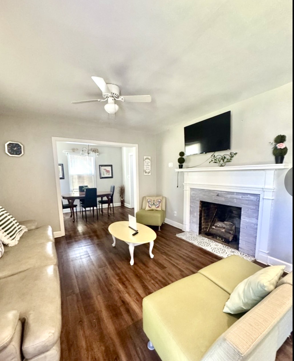 Non functioning fireplace as a decorative feature vs a functional one , please do not attempt to ignite anything in the fireplace 