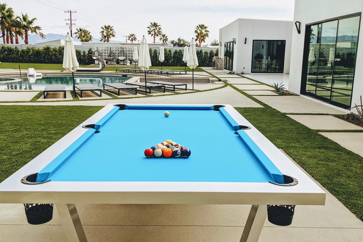 Outdoor pool table