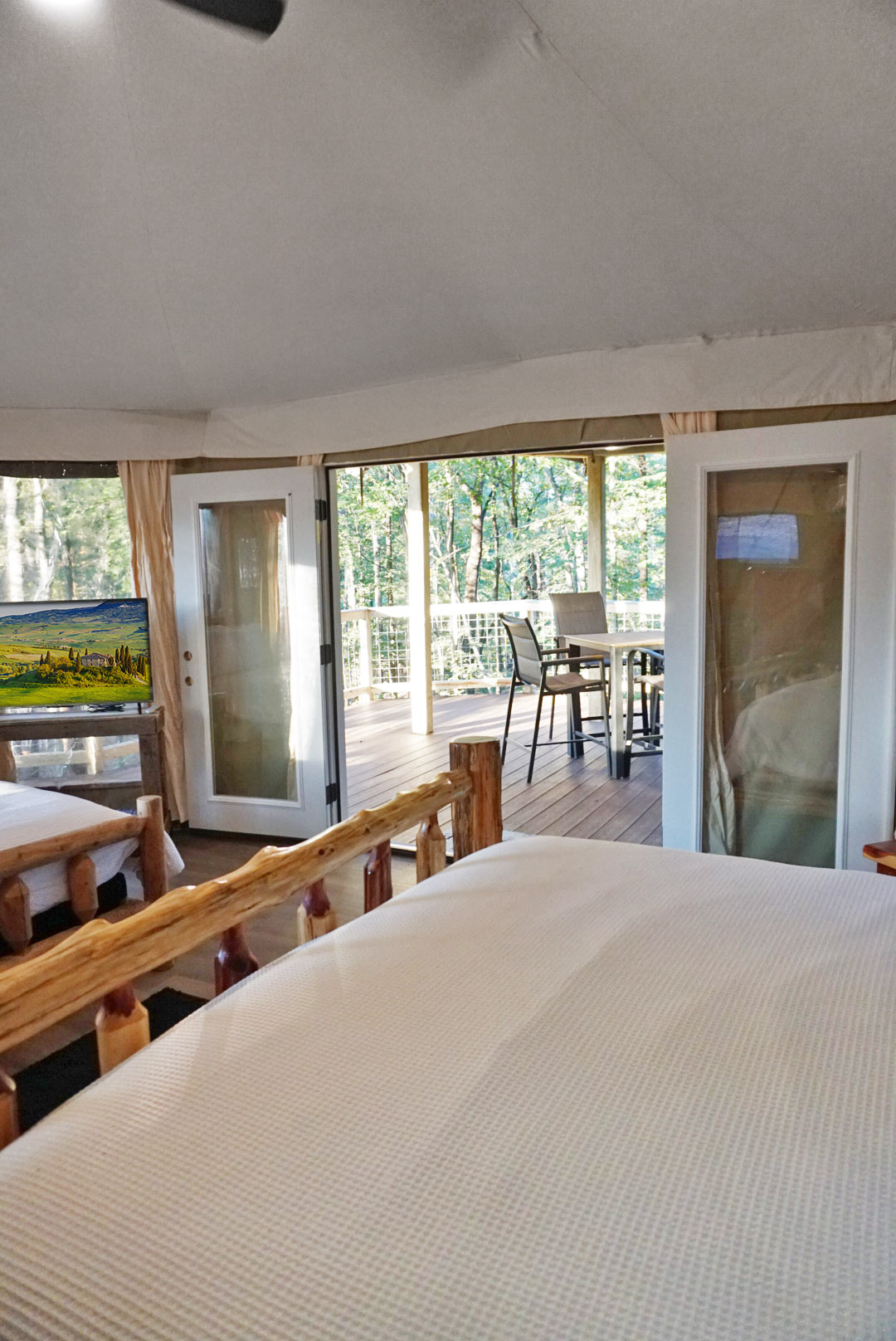 Rustic Retreat: Enjoy nature views from your private deck, blending comfort and adventure seamlessly!