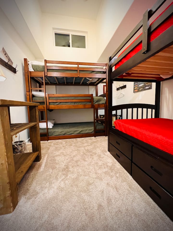 Gone Fishin' sleeps 6.