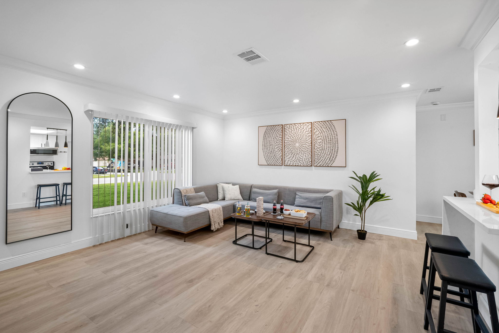 Enjoy the oversized smart TV and soundbar setup from the plush L-shaped sofa—perfect for Netflix binges and chill evenings.