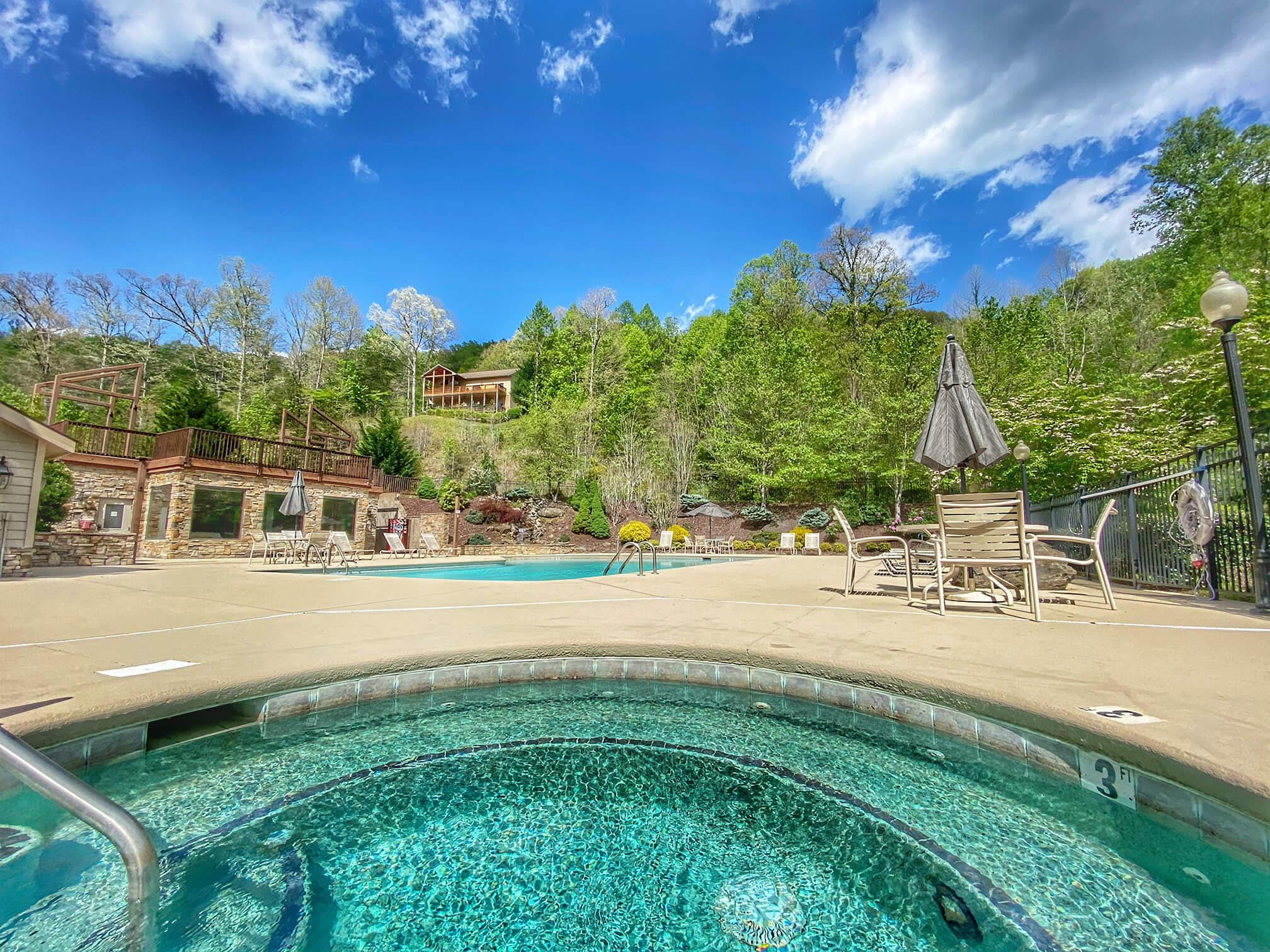 Guest's Country Club Amenities