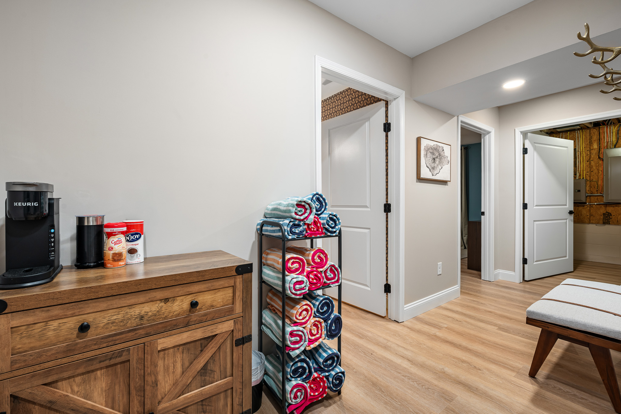 Everything you need after the hot tub or sauna — towels, a quick coffee, and space to reset