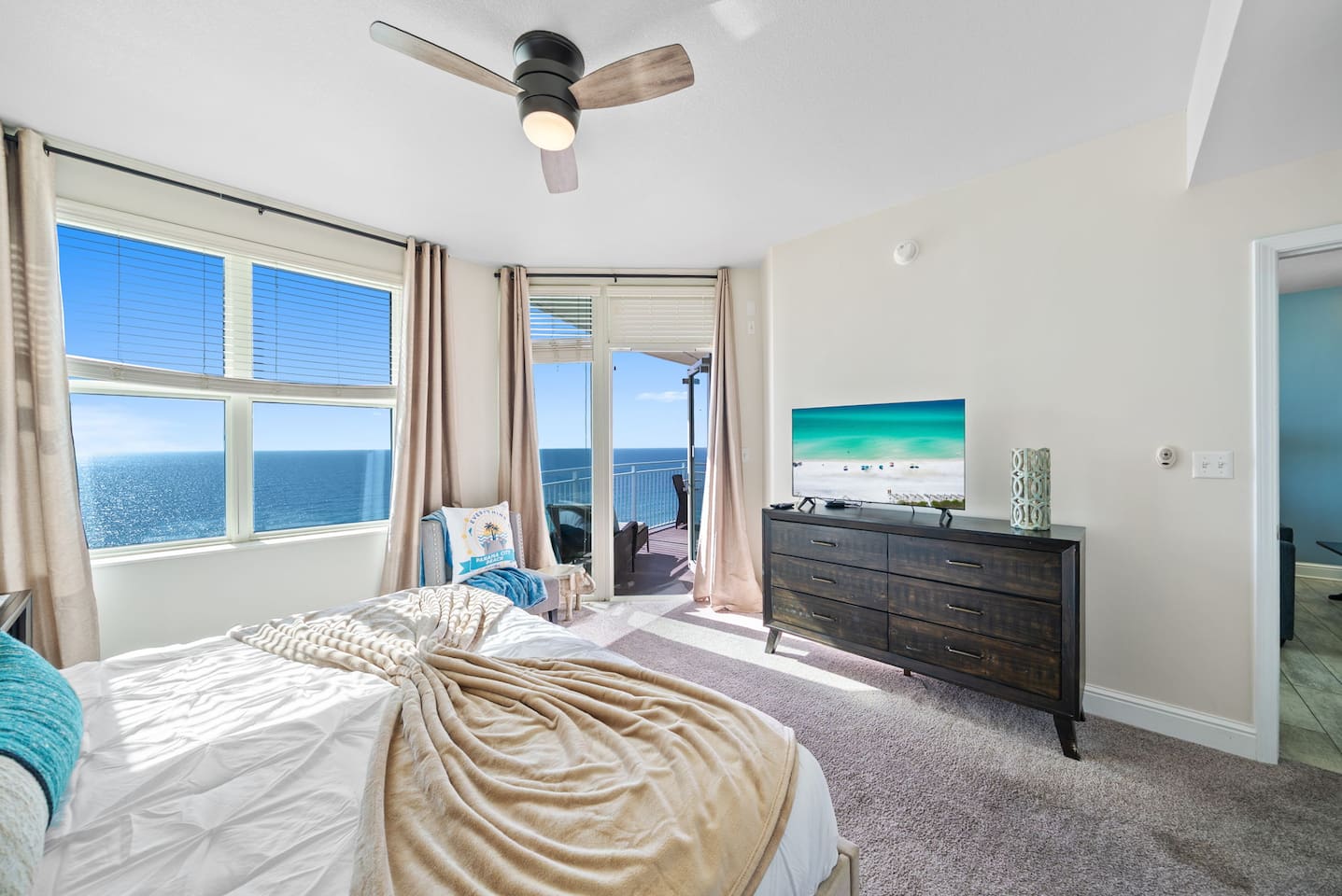 Master king suite with stunning ocean views, balcony access and en suite bathroom.