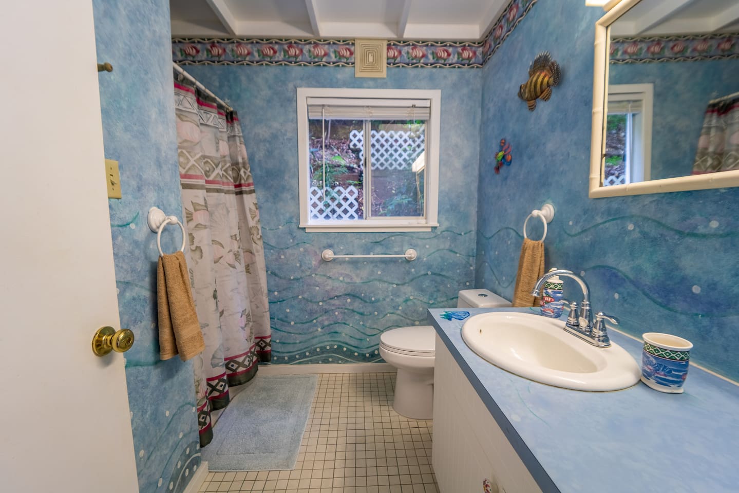 Common Bath (ground level)