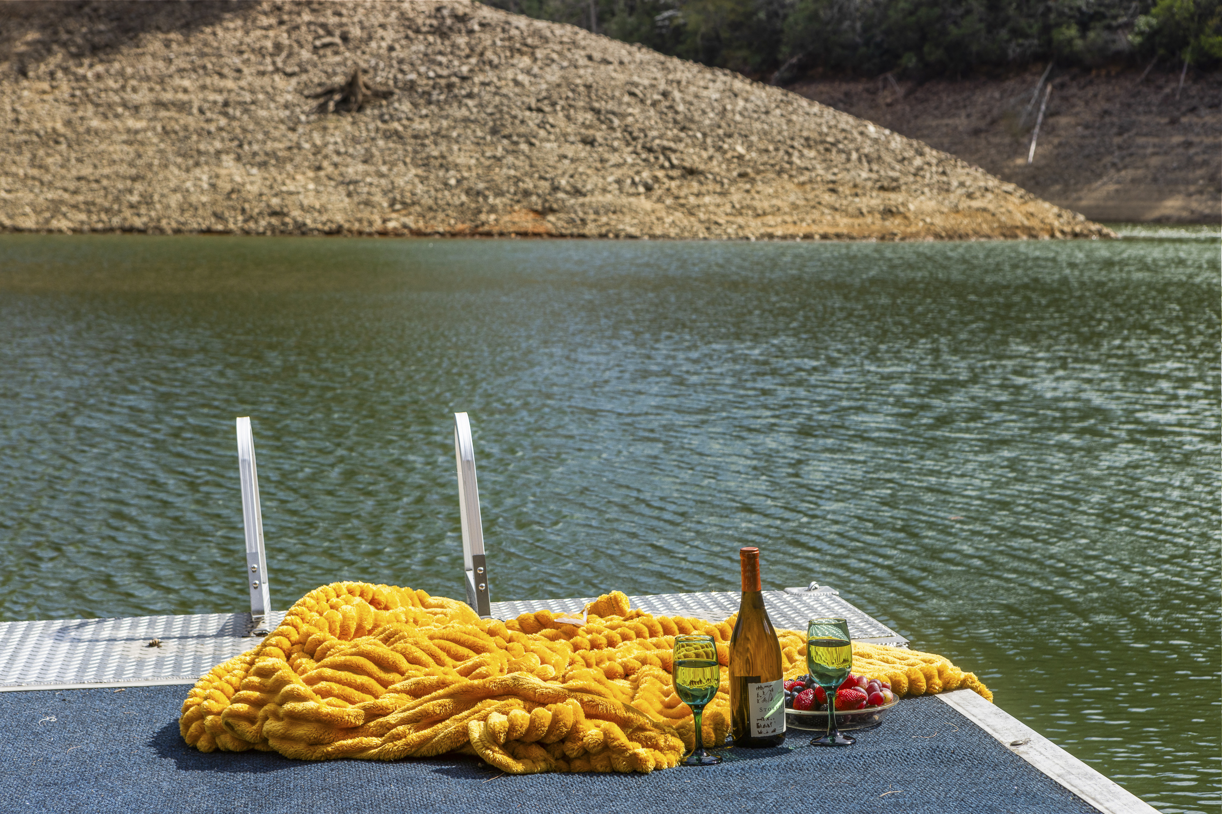 Waterfront Retreat: Savor wine and sun on your private dock with stunning lake views!
