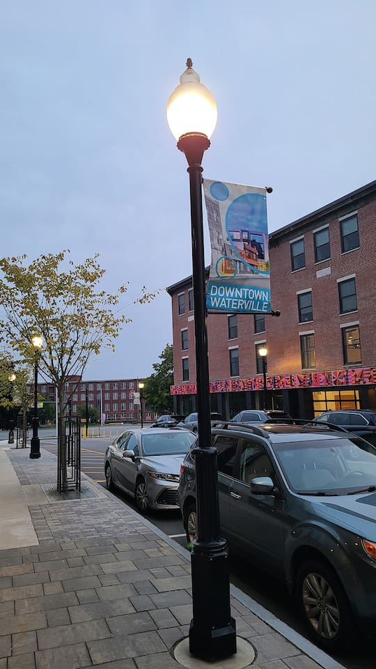 Downtown Main Street in Waterville is a 5 min walk!