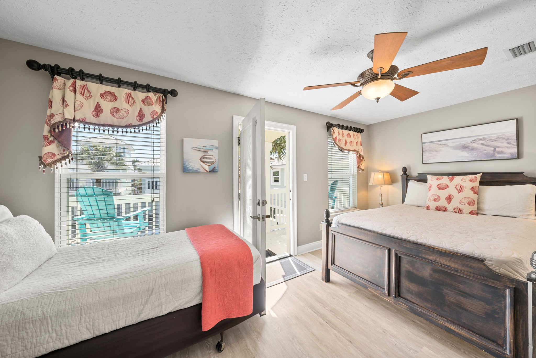 Queen bed with a twin bed bedroom. This bedroom connects directly to the bathroom. This bedroom has a great balcony that over looks the pool and has views of the Gulf.