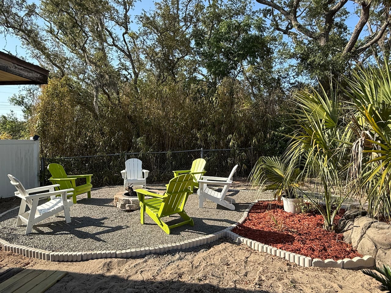 Surrounded by greenery, this cozy fire pit area is the perfect spot for evening chats, stargazing, or roasting marshmallows by the light of the flames.