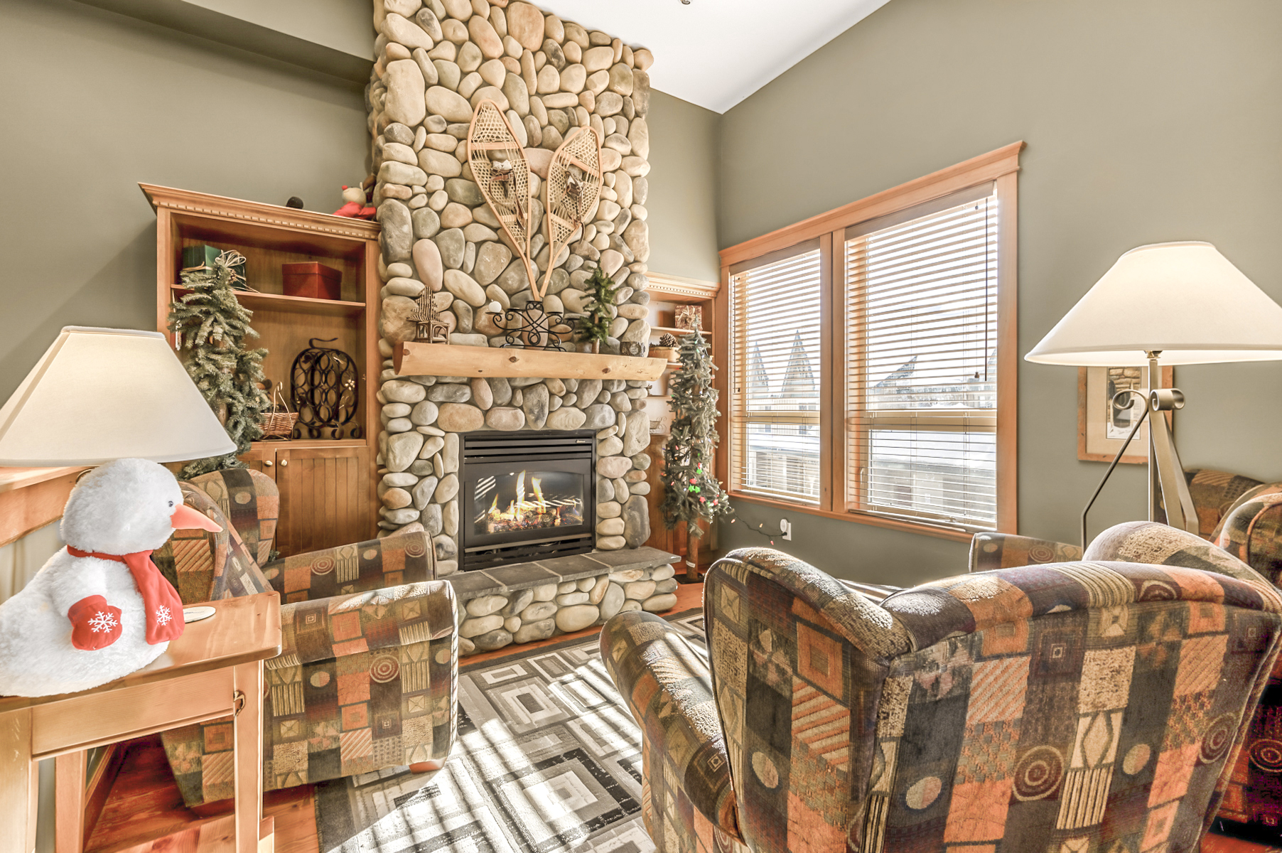 Fireplace sitting / relaxing area