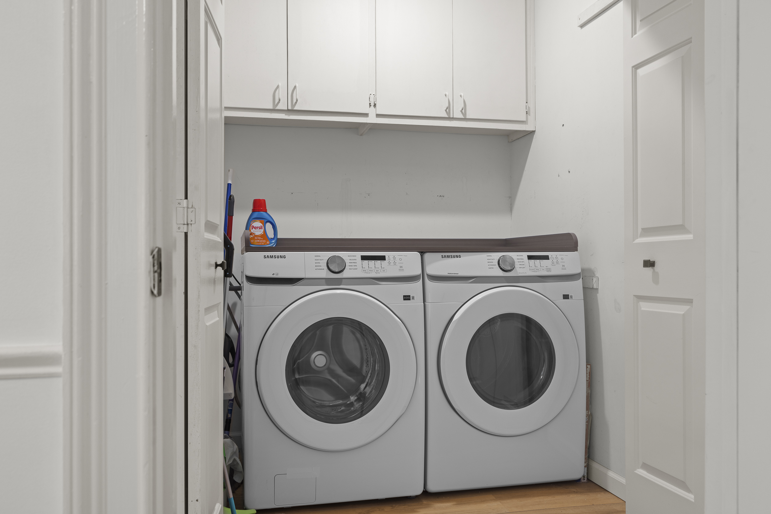 Laundry Room: Convenient appliances and storage to keep your vacation hassle-free and fresh!