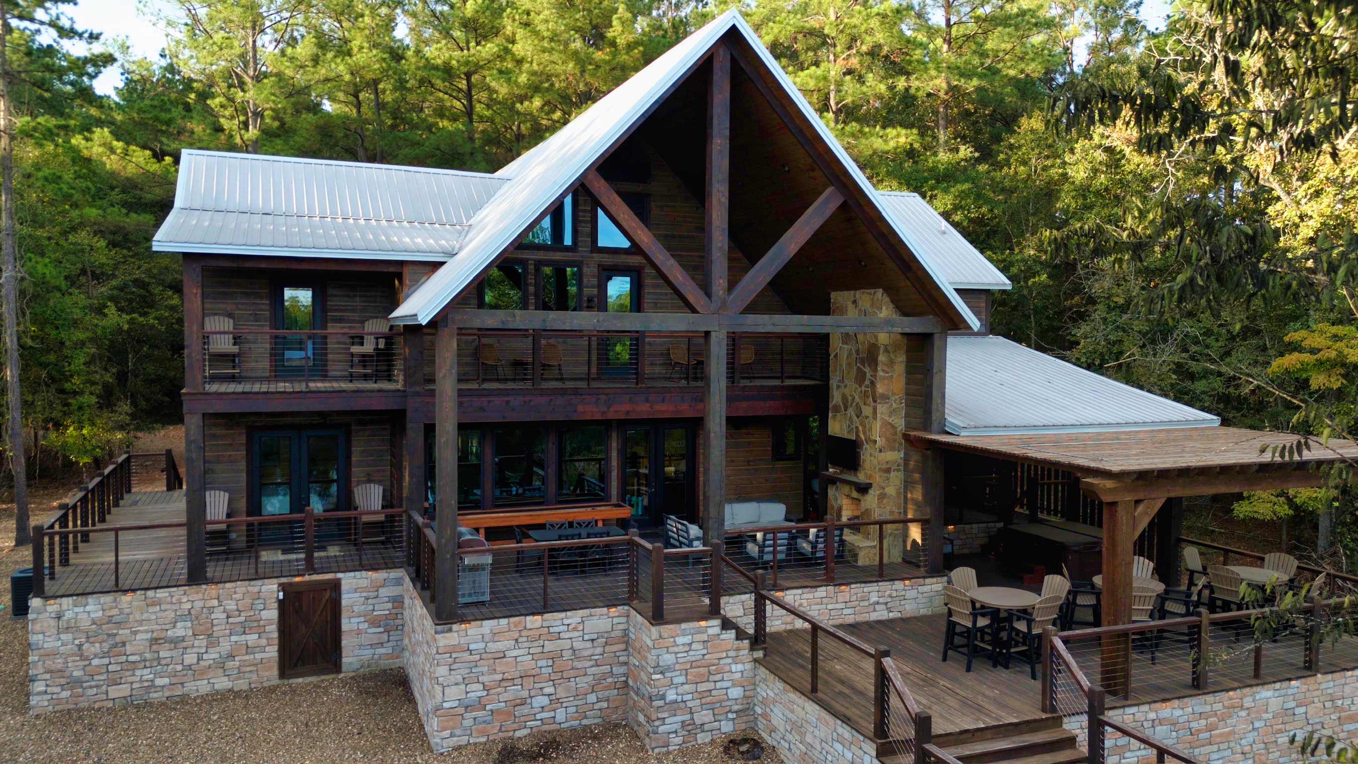 Modern luxury meets rustic charm—Skippin’ Rocks stands proudly among the trees, overlooking a peaceful private pond and welcoming you to your Hochatown escape