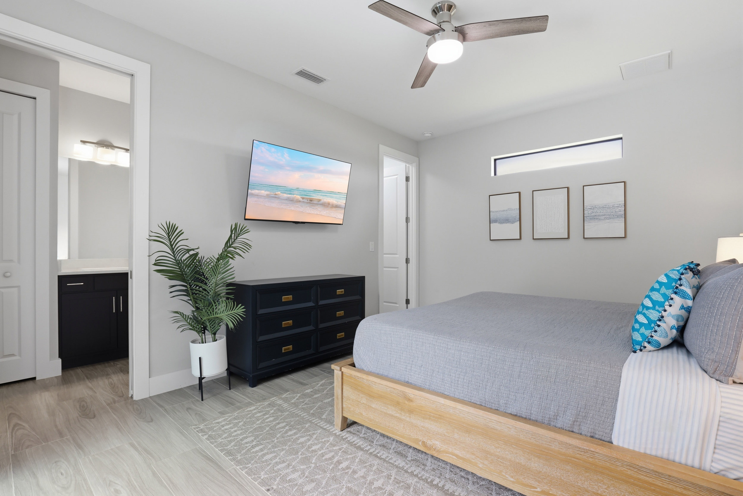 MIL Suite with en-suite bath, closet, TV & lanai access