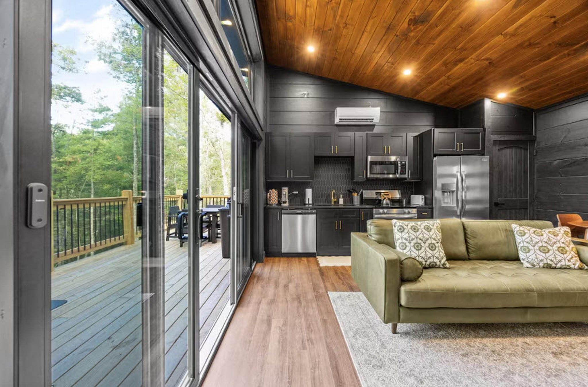 Open plan between indoor and outdoor living spaces