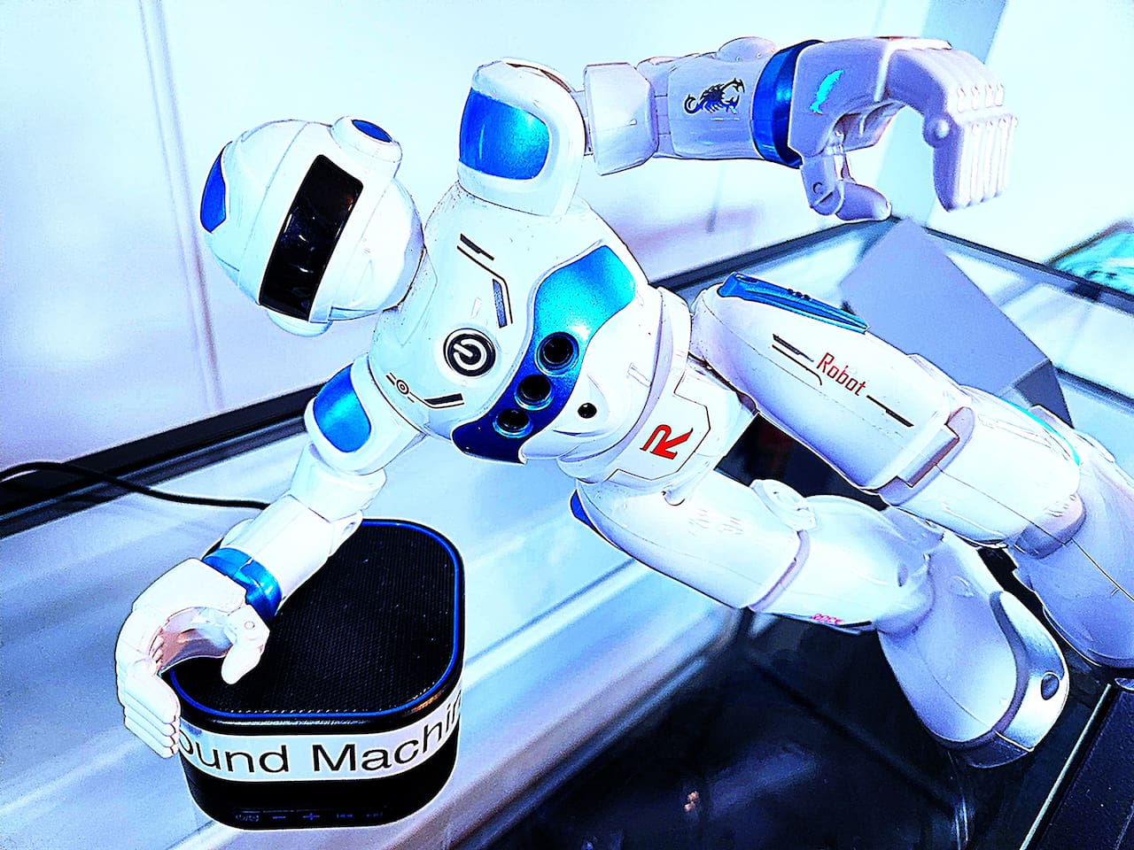 Howie SHOG playing with the Sound Machine for noise free room. 