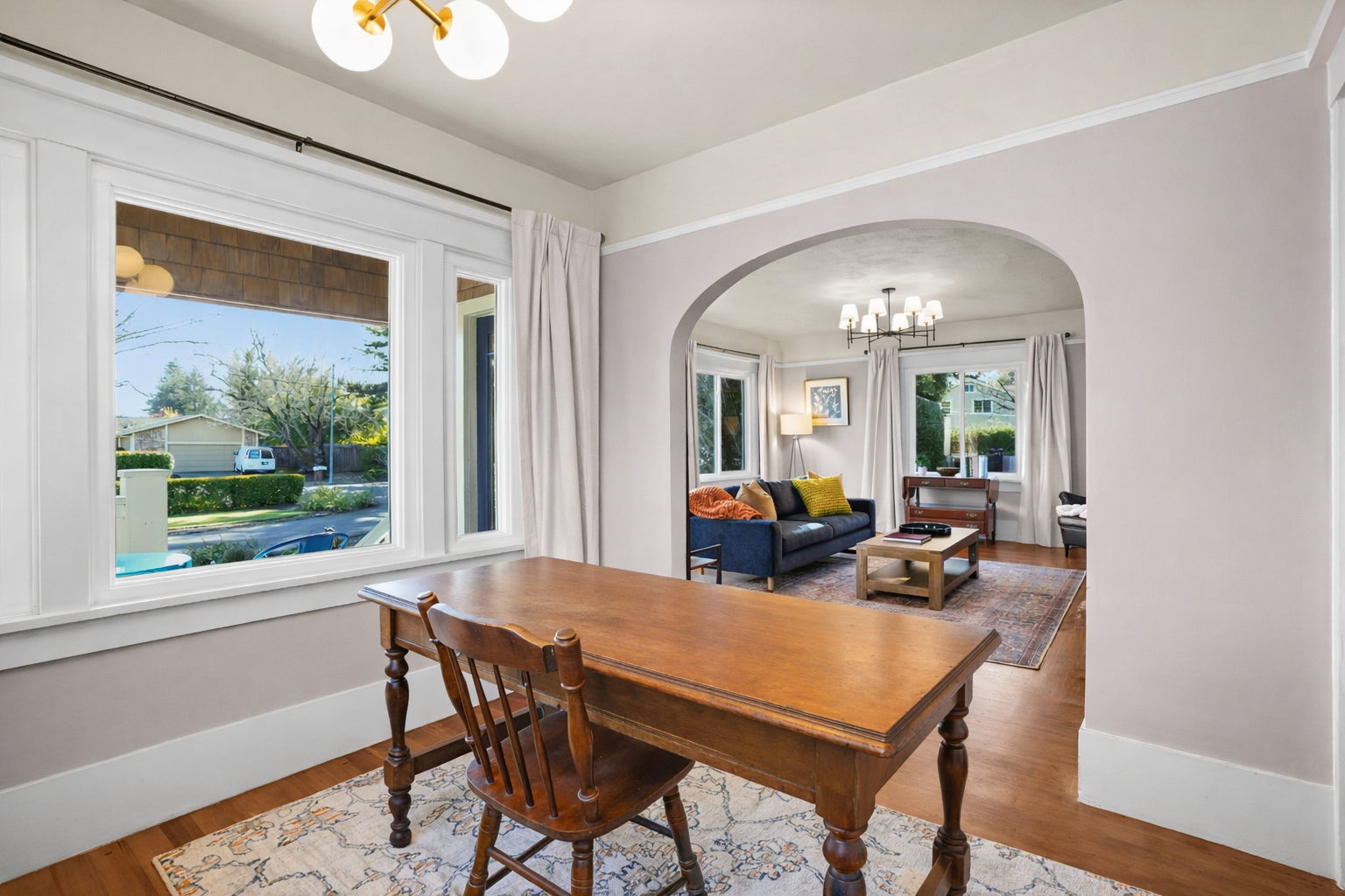Need to catch up on work? A dedicated workspace provides a comfortable and quiet spot to answer emails, take video calls, or stay productive during your stay.