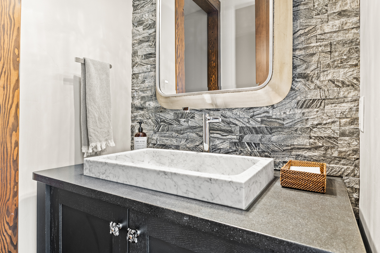 Upper Level Ensuite Bathroom 4